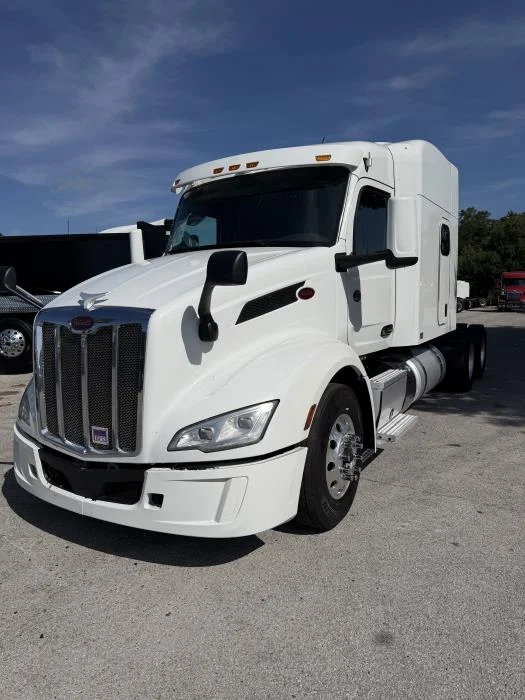 2022 Peterbilt 579 — photo 2