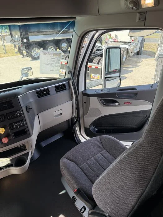 2022 Peterbilt 579 — photo 12