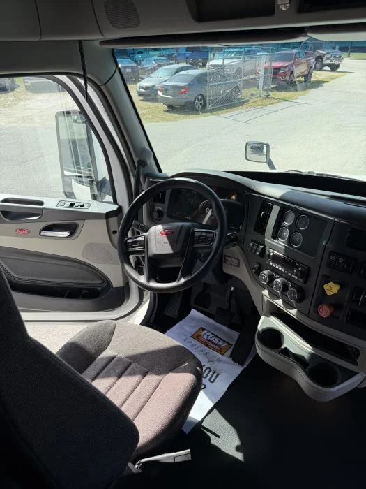 2022 Peterbilt 579 — photo 11