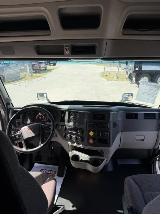 2022 Peterbilt 579 — photo 13
