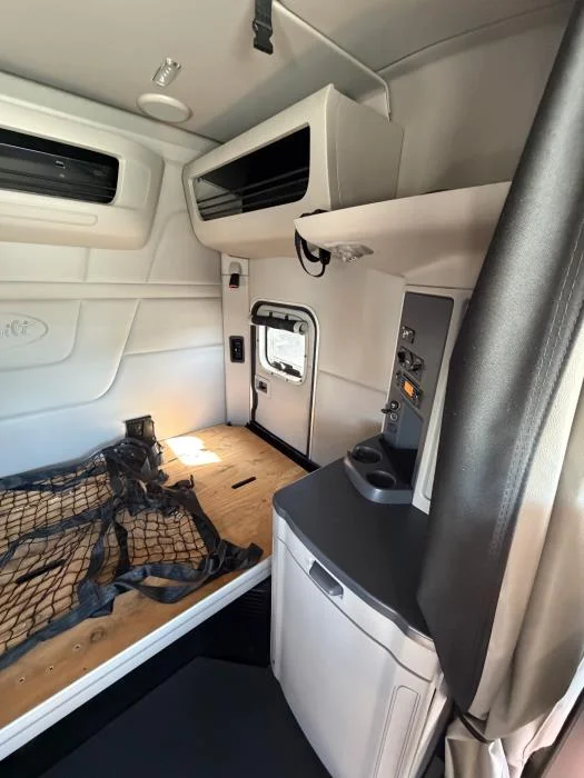 2022 Peterbilt 579 — photo 14