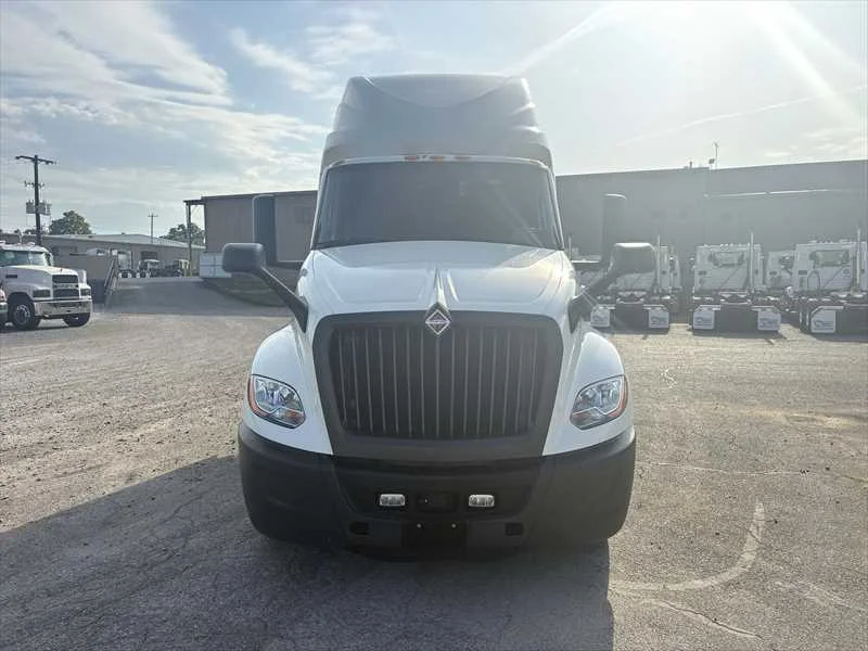 2021 International LT in Memphis, TN — photo 12