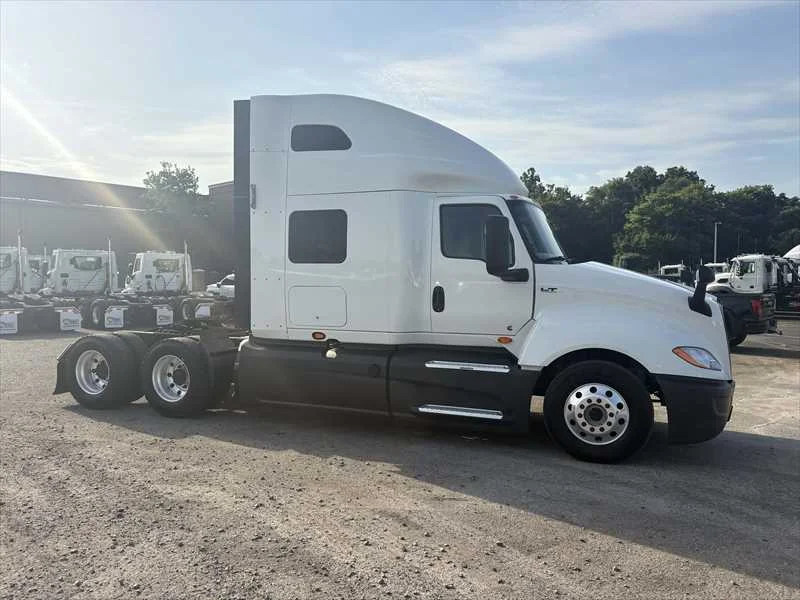 2021 International LT in Memphis, TN — photo 10