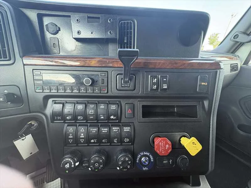 2021 International LT in Memphis, TN — photo 19