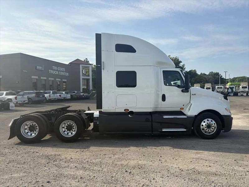2021 International LT in Memphis, TN — photo 8