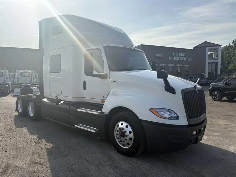 2021 International LT in Memphis, TN — photo 11