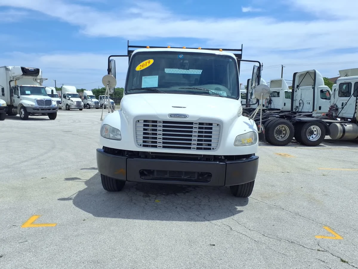 2019 Freightliner M2 106 in Fort Worth, TX — photo 2