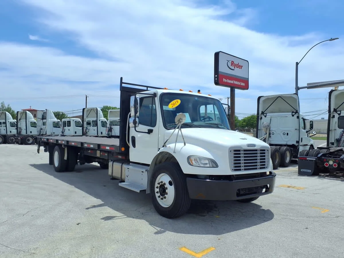 2019 Freightliner M2 106 in Fort Worth, TX — photo 3