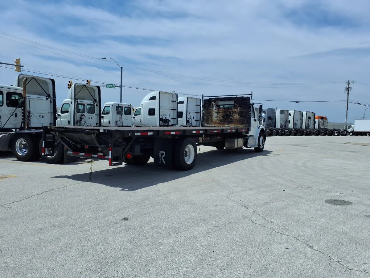 2019 Freightliner M2 106 in Fort Worth, TX — photo 4