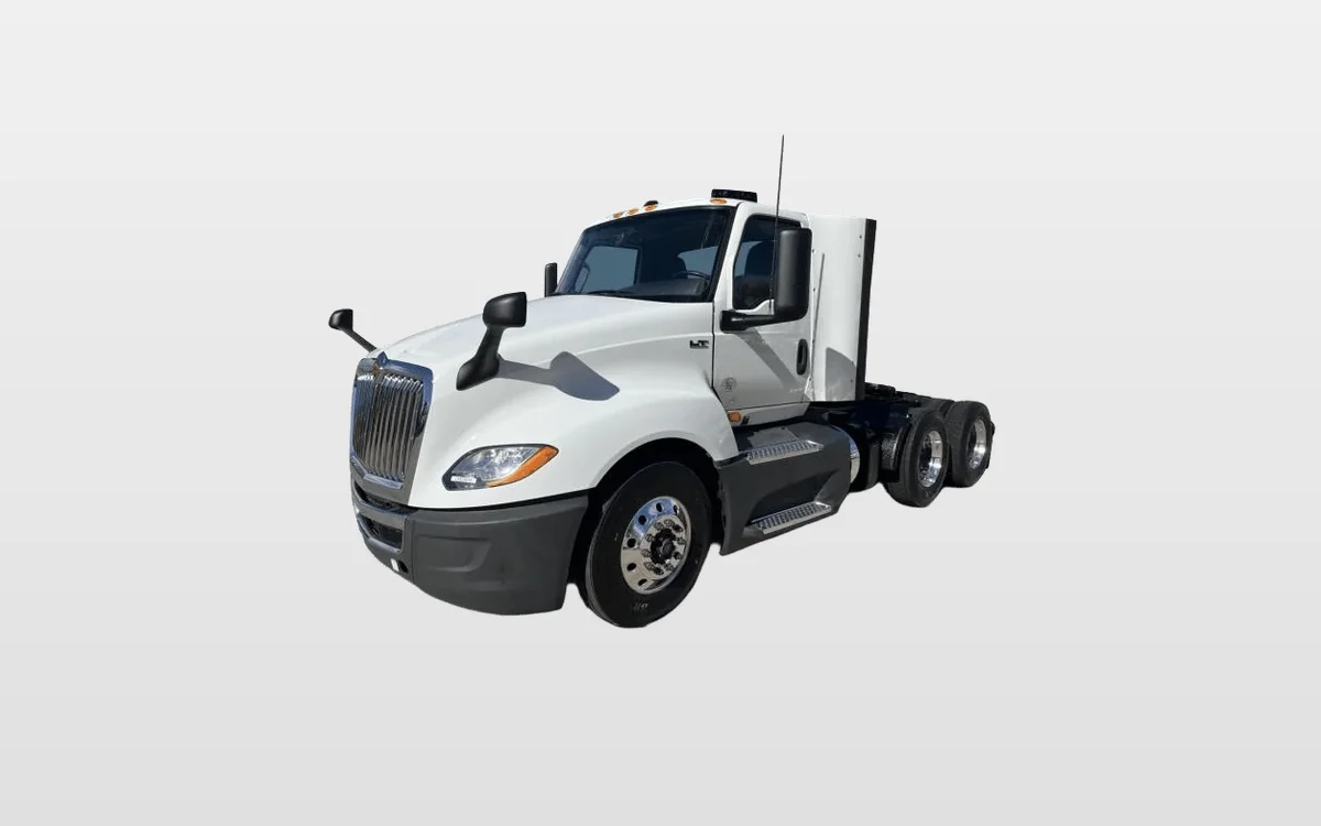 2020 International LT - image 1