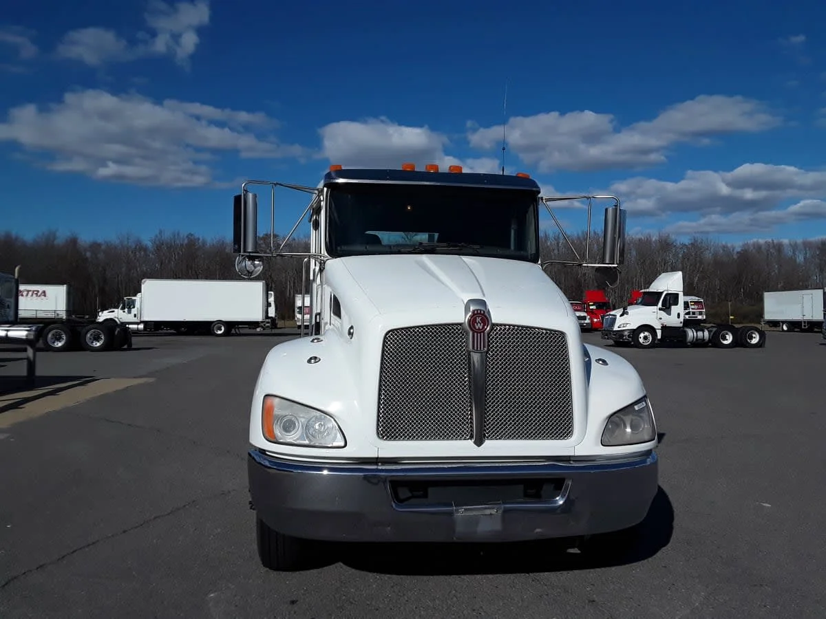 2016 Kenworth T370 - image 2
