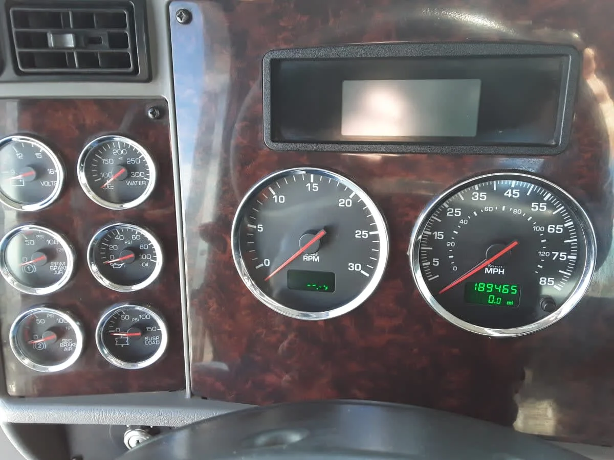 2016 Kenworth T370 - image 10