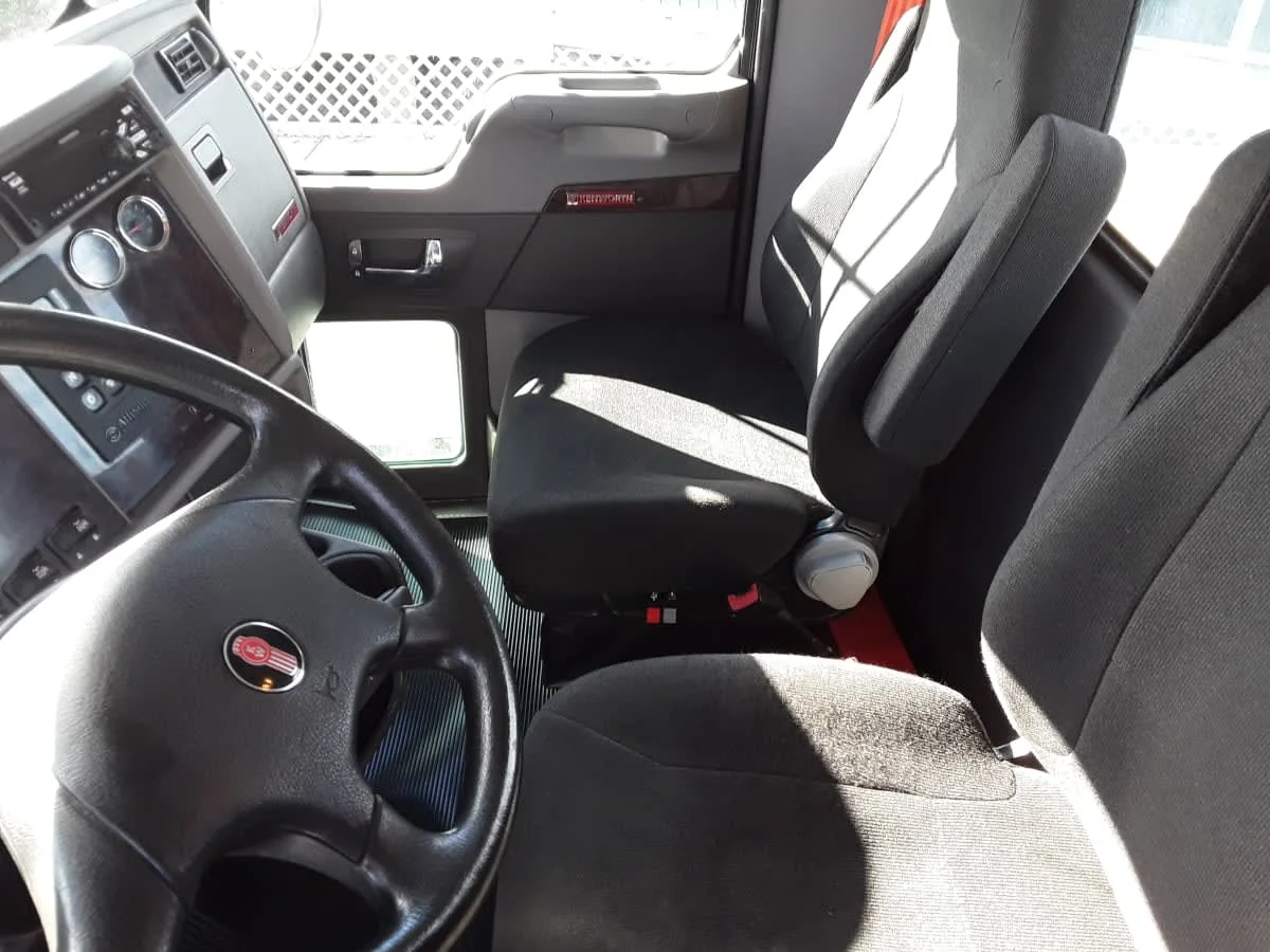 2016 Kenworth T370 - image 7