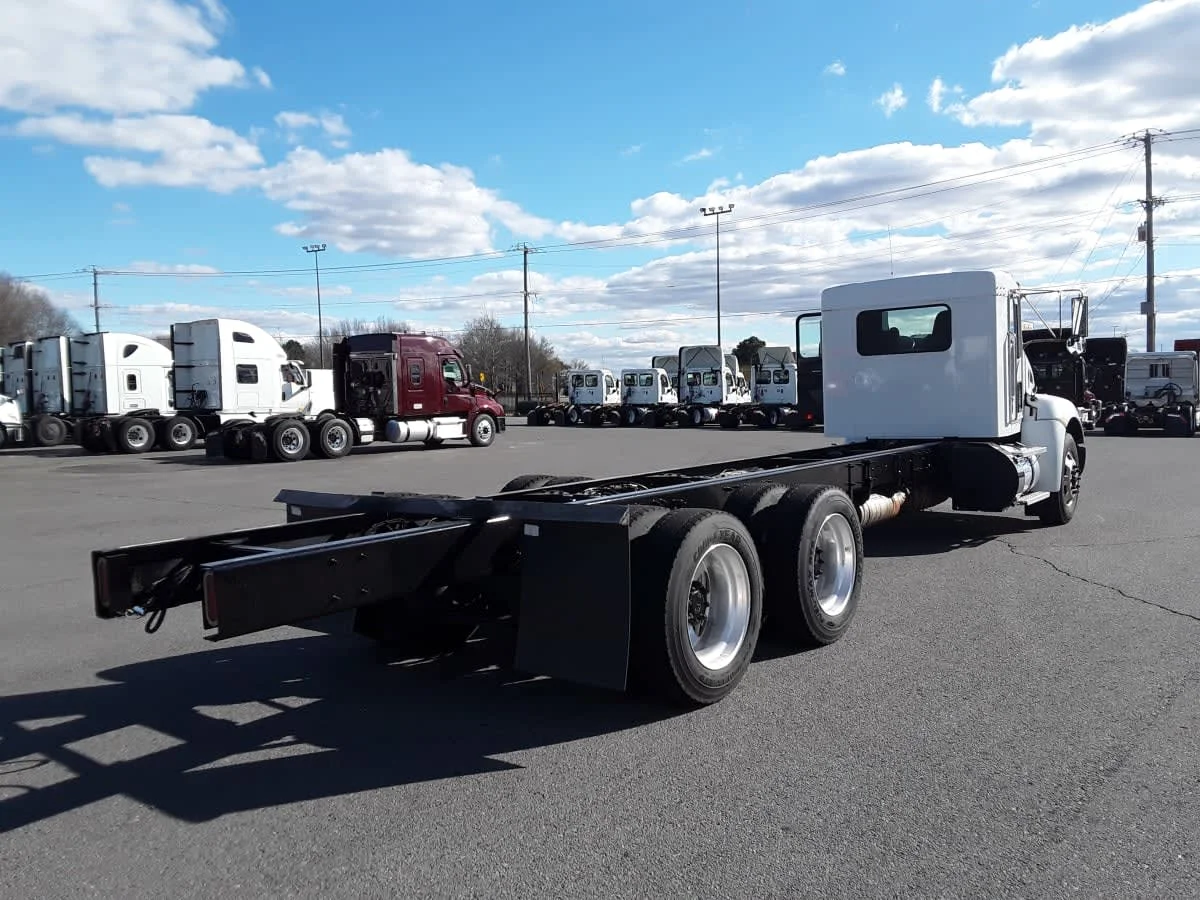 2016 Kenworth T370 - image 4