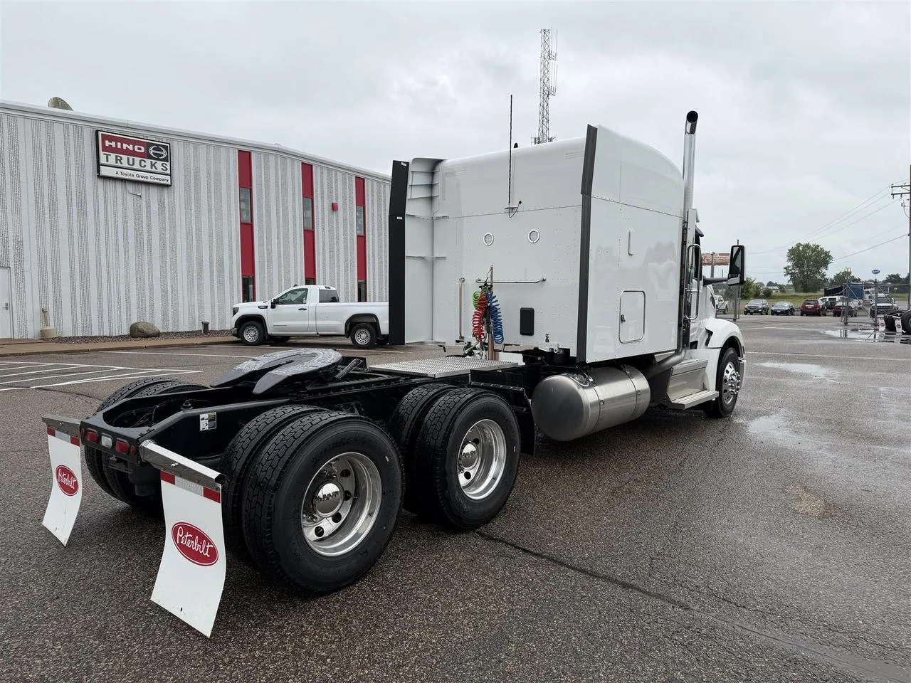 2027 Peterbilt 579 in Eau Claire, WI — photo 3