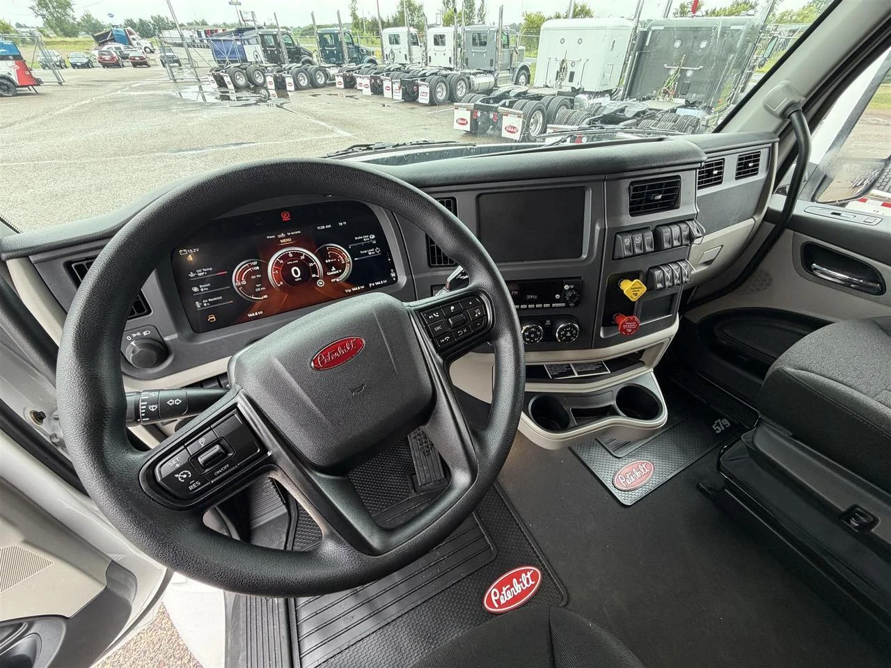 2027 Peterbilt 579 in Eau Claire, WI — photo 9