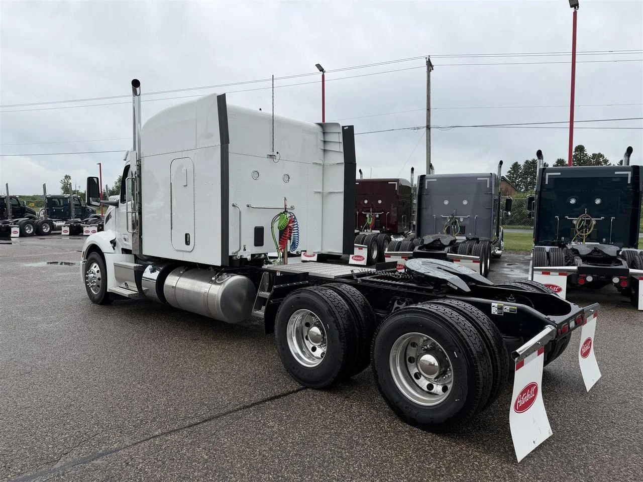 2027 Peterbilt 579 in Eau Claire, WI — photo 2