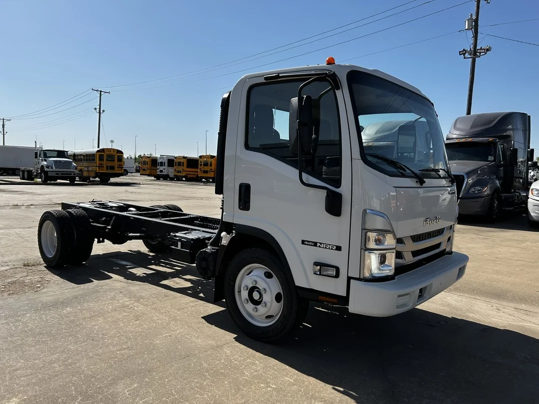 2025 Isuzu NRR - image 2