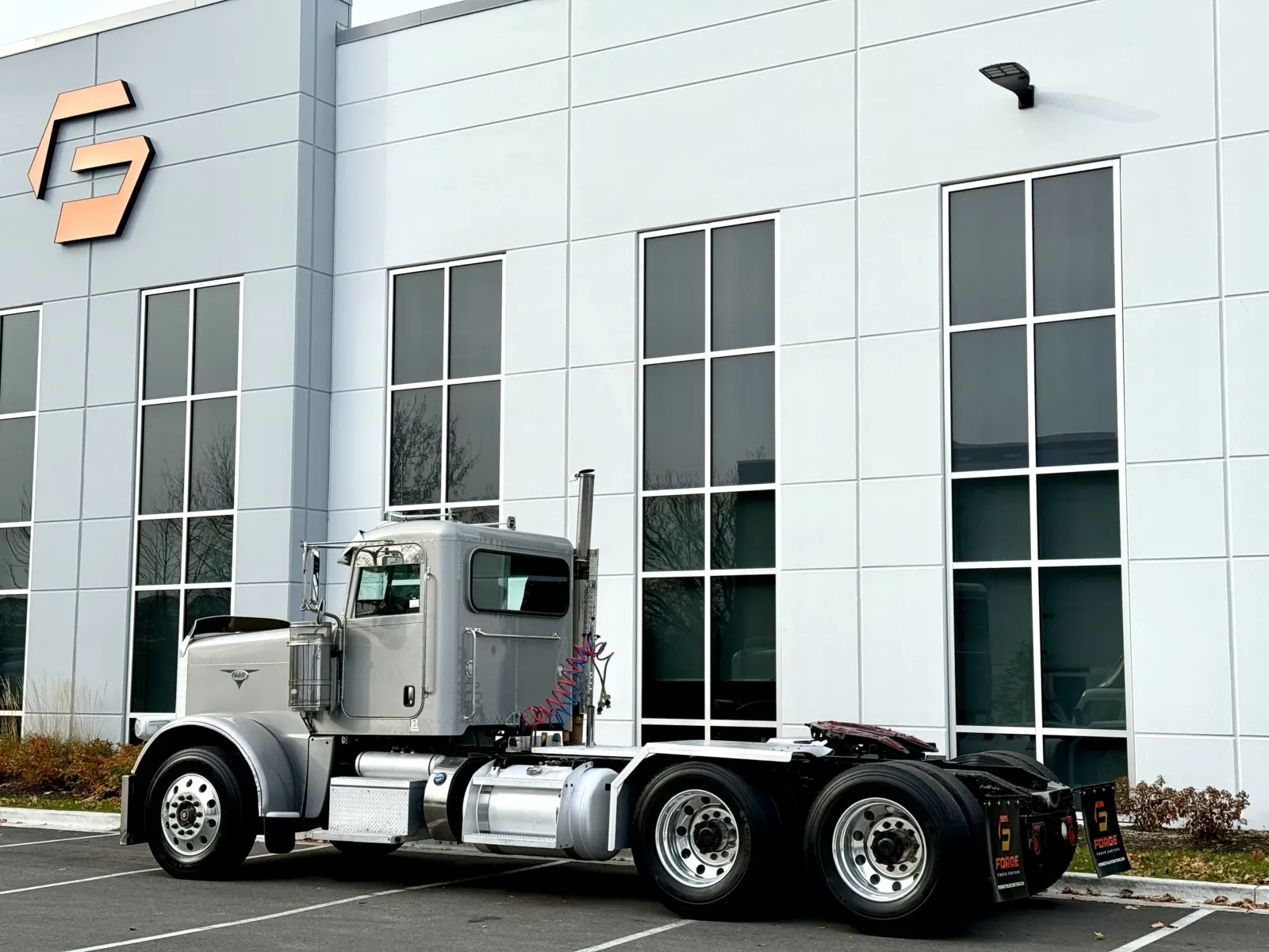 2011 Peterbilt 388 in New Lenox, IL — photo 6