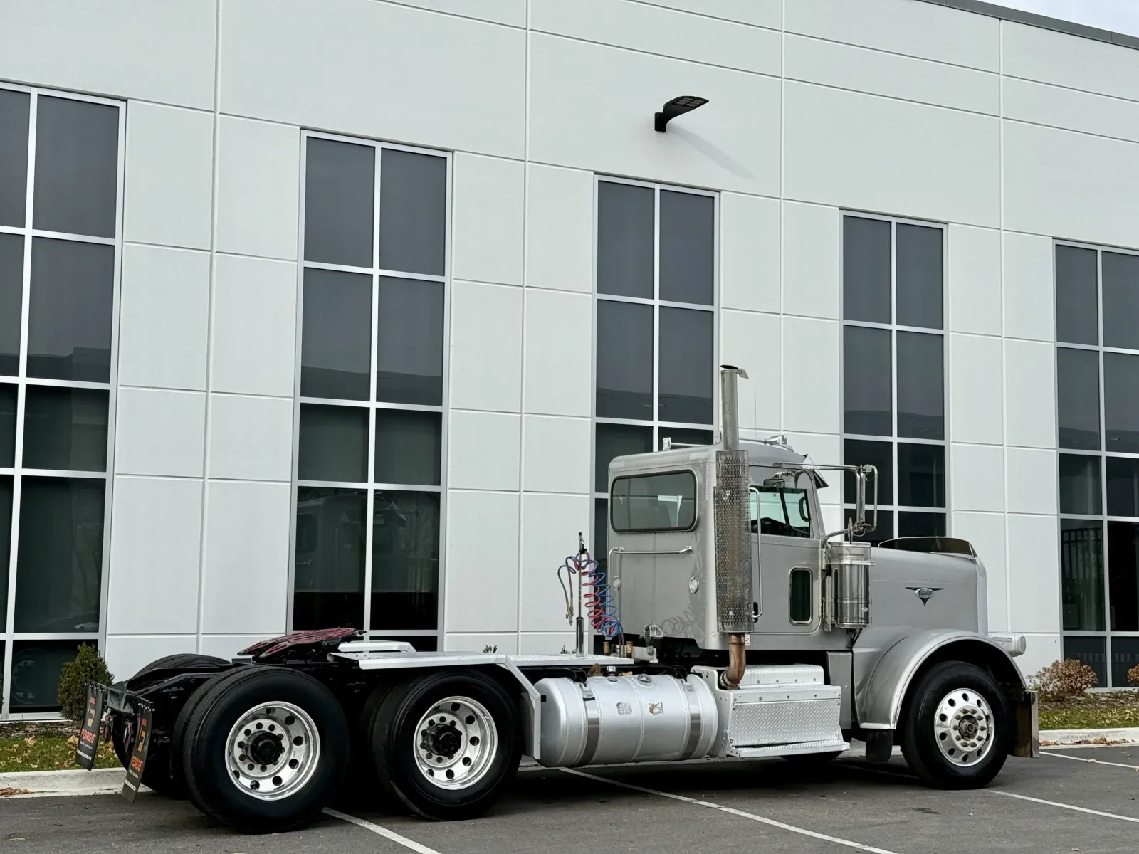2011 Peterbilt 388 in New Lenox, IL — photo 5