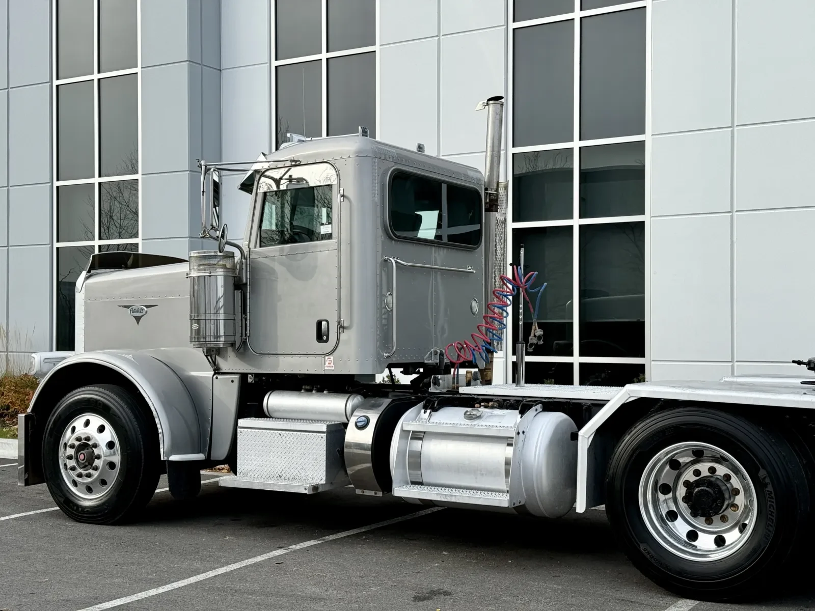 2011 Peterbilt 388 in New Lenox, IL — photo 8