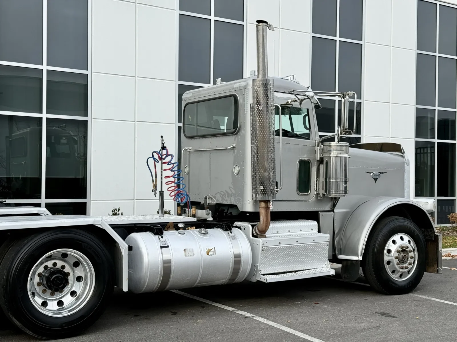 2011 Peterbilt 388 in New Lenox, IL — photo 7