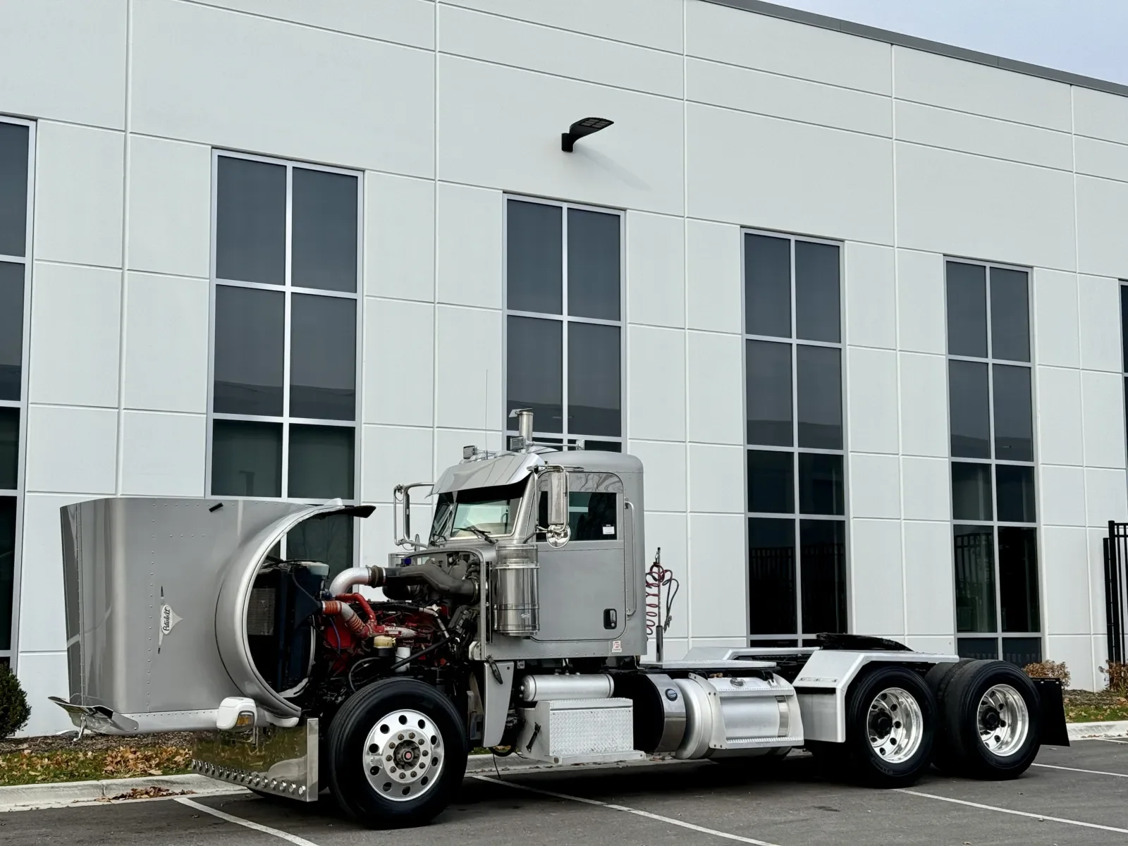 2011 Peterbilt 388 in New Lenox, IL — photo 10