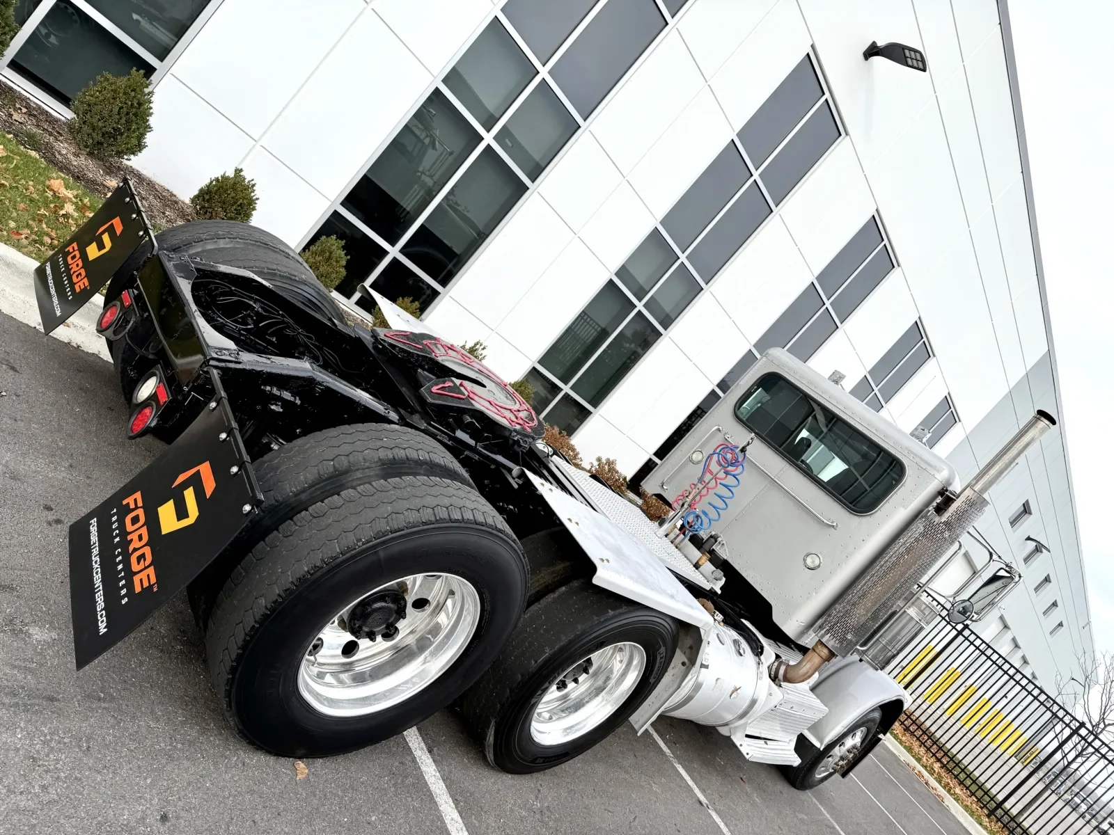 2011 Peterbilt 388 in New Lenox, IL — photo 11