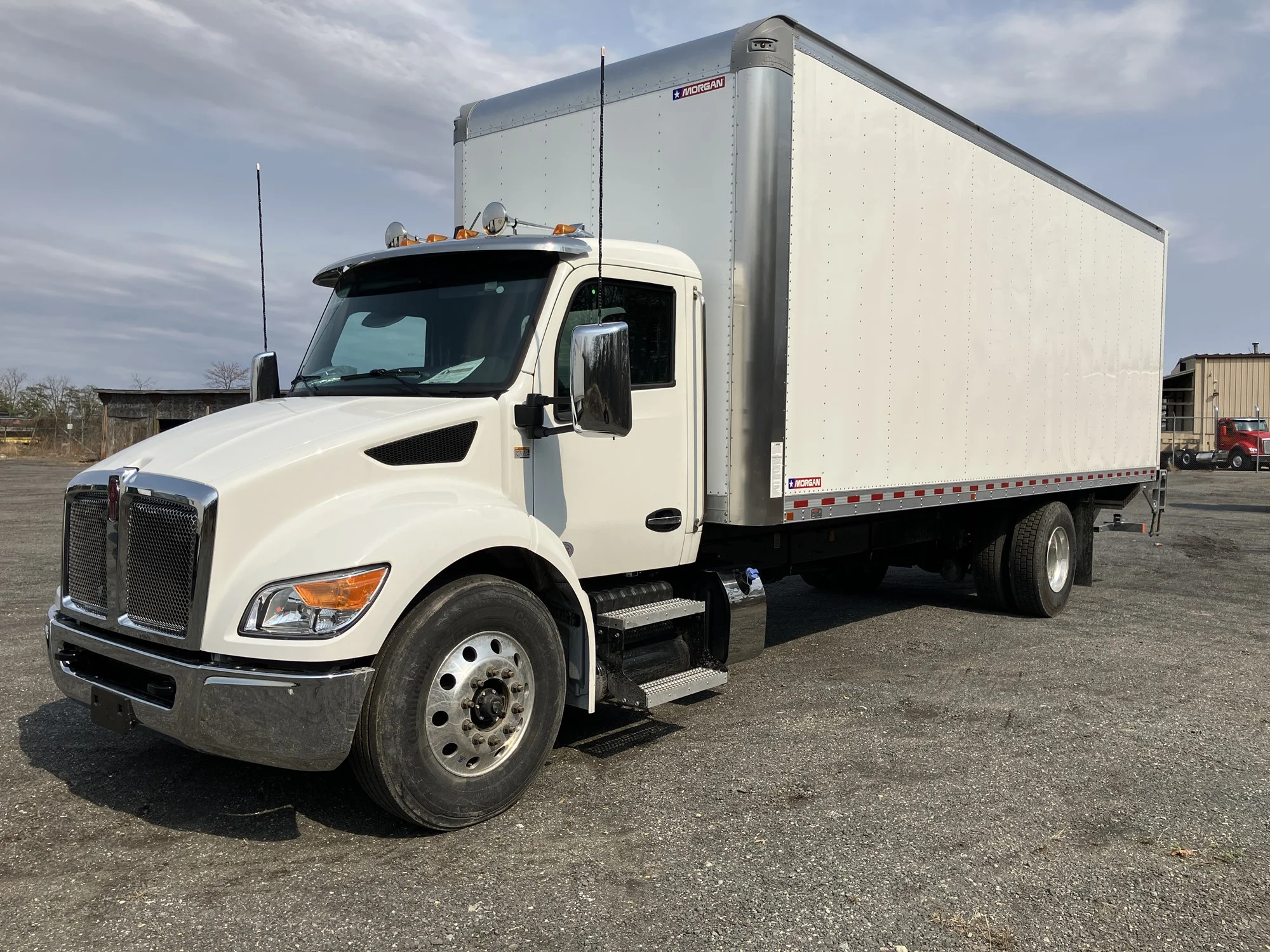 2025 Kenworth T280 - image 2