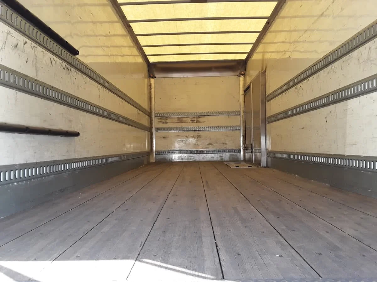 2018 International 4300 - image 8