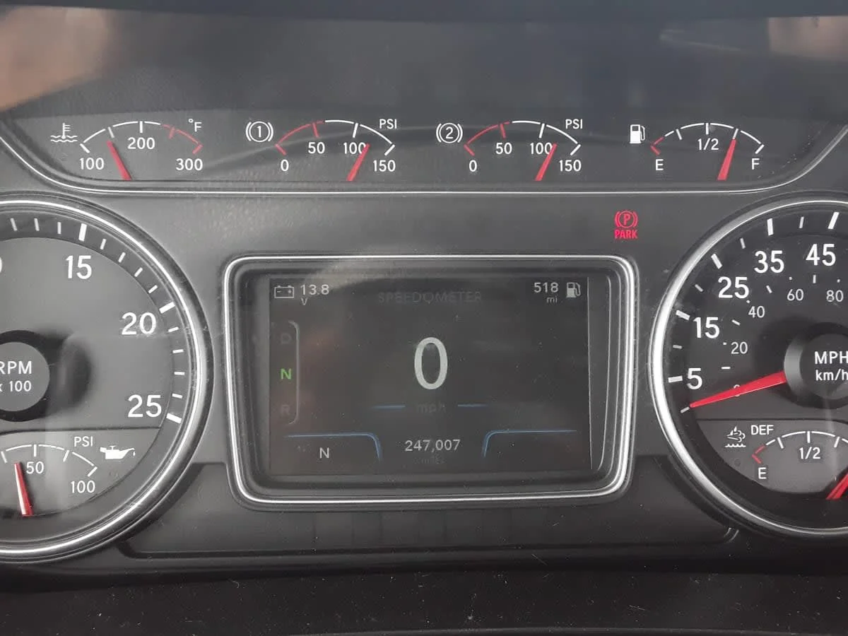2019 International LT in Montebello, CA — photo 9