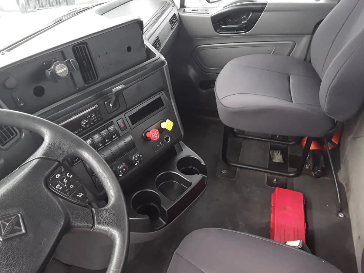 2019 International LT in Montebello, CA — photo 7