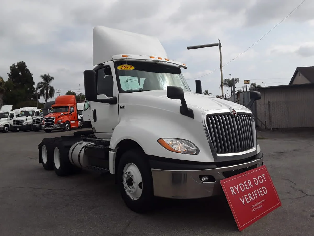 2019 International LT in Montebello, CA — photo 3