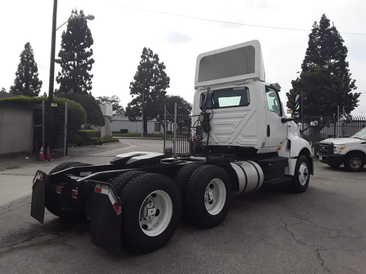 2019 International LT in Montebello, CA — photo 4