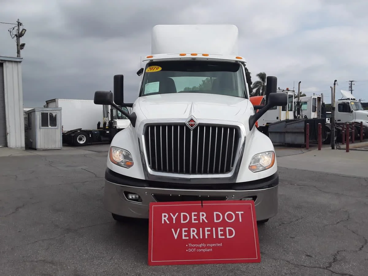 2019 International LT in Montebello, CA — photo 2