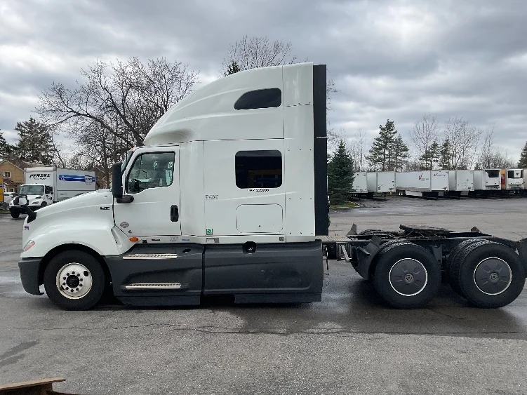 2023 International LT in Fredonia, NY — photo 4