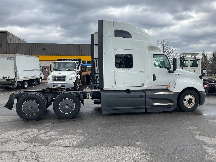 2023 International LT in Fredonia, NY — photo 8