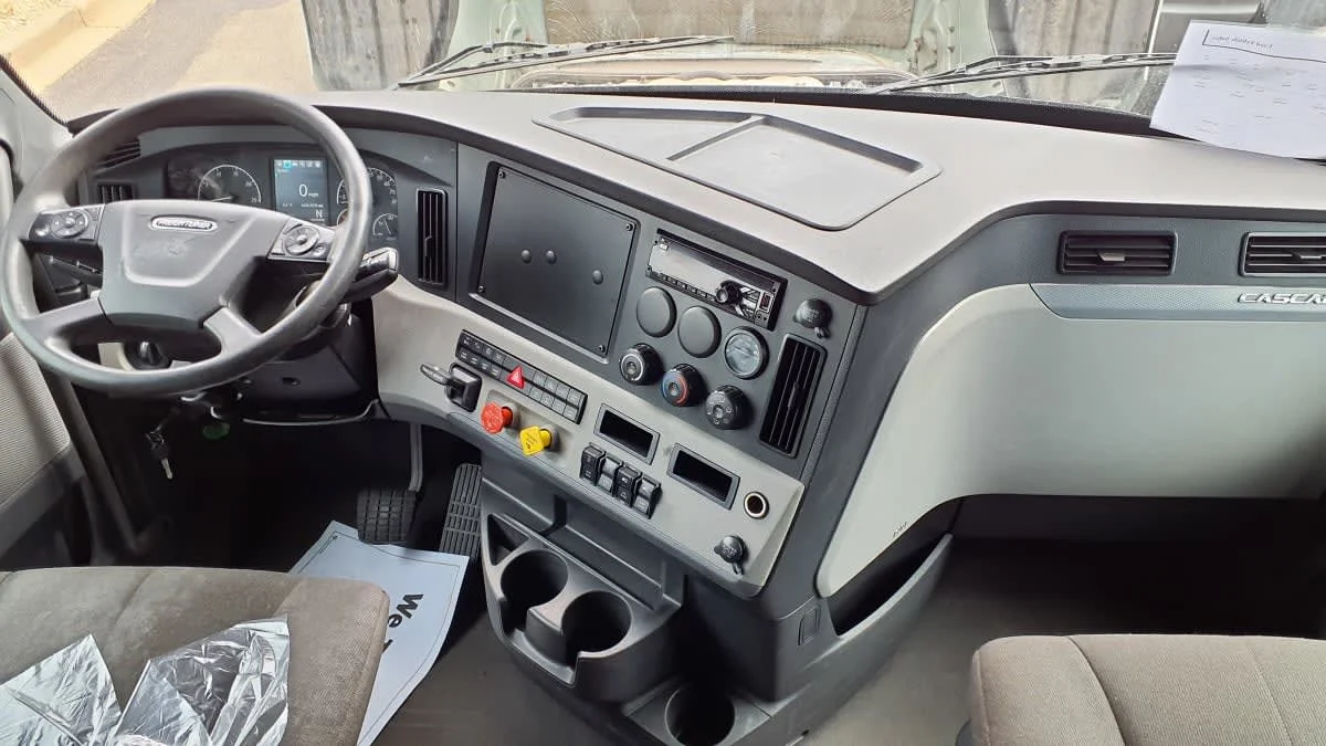 2020 Freightliner Cascadia in Oak Creek, WI — photo 7
