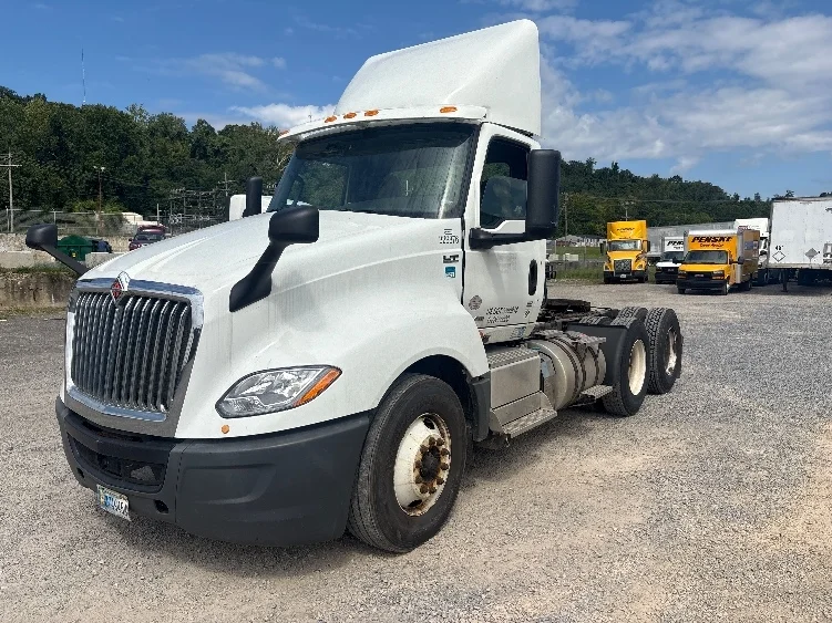 2019 International LT in Akron, OH — photo 3