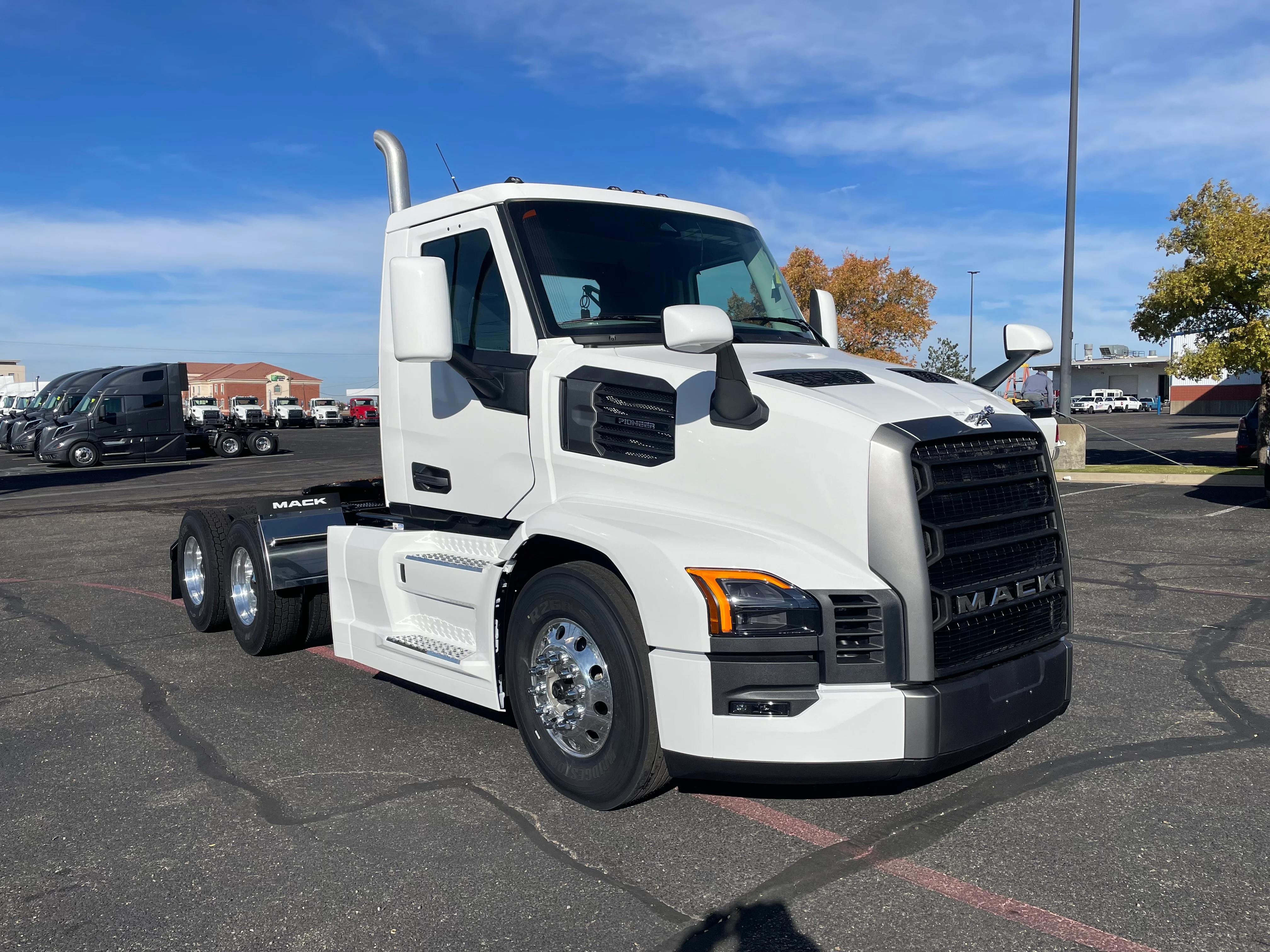 2026 Mack Pinnacle in Amarillo, TX — photo 3