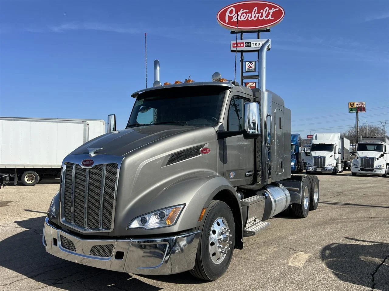 2027 Peterbilt 579 - image 12
