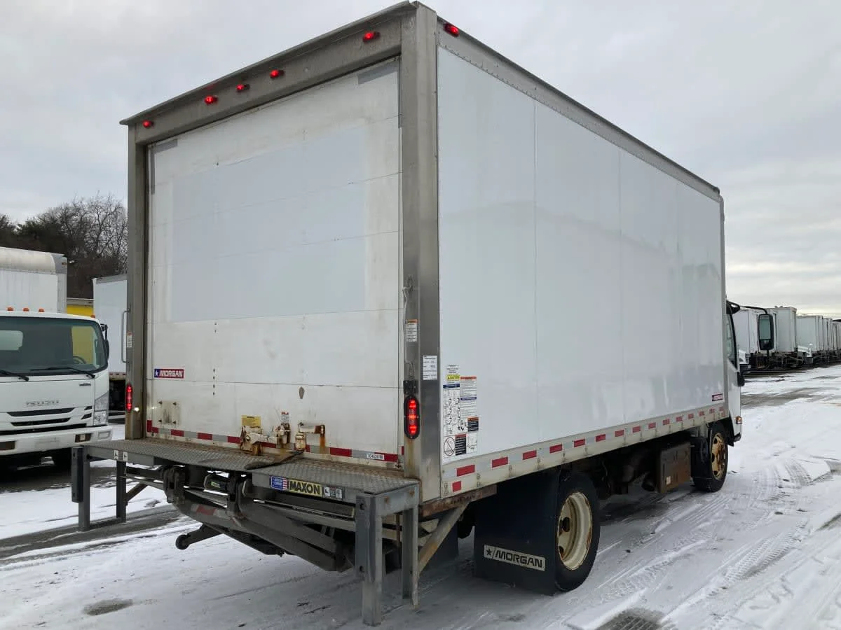 2018 Isuzu NRR - image 4