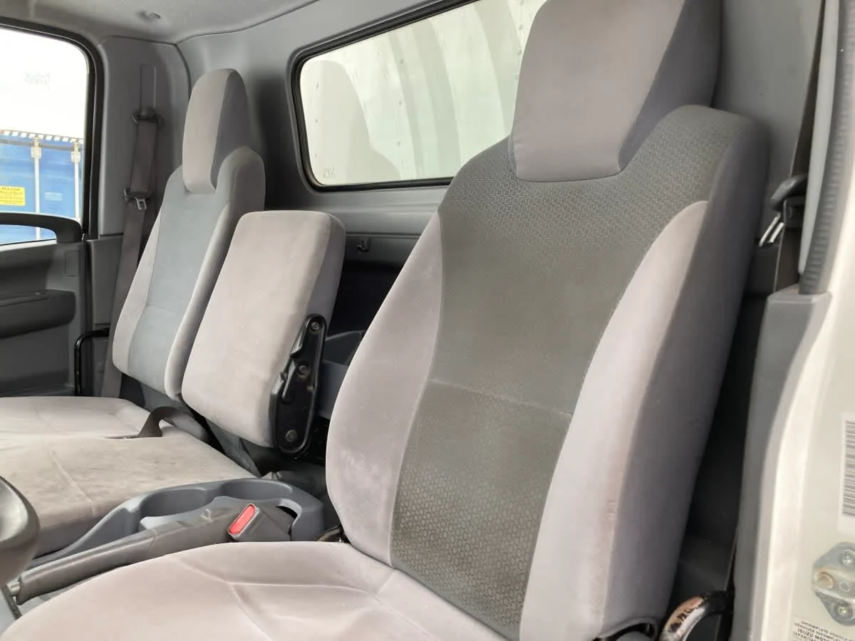 2018 Isuzu NRR - image 9