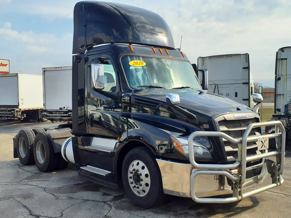 2020 Freightliner Cascadia in Oak Creek, WI — photo 3