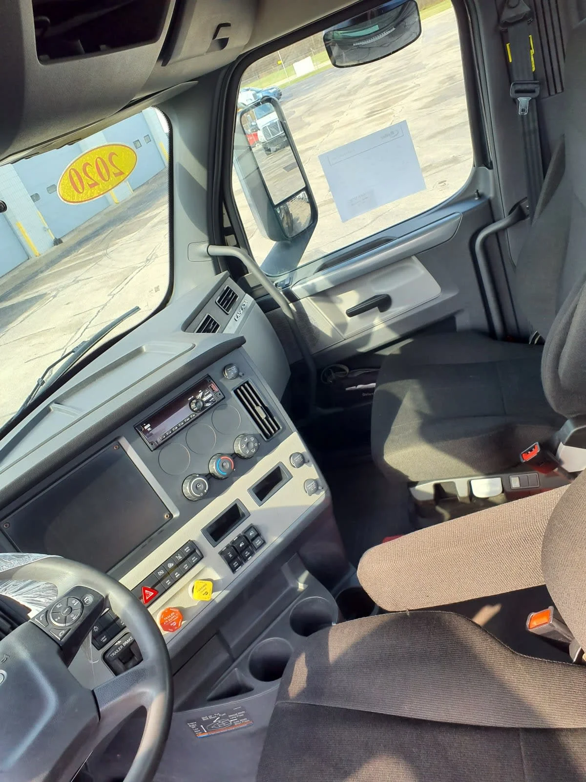 2020 Freightliner Cascadia in Oak Creek, WI — photo 7