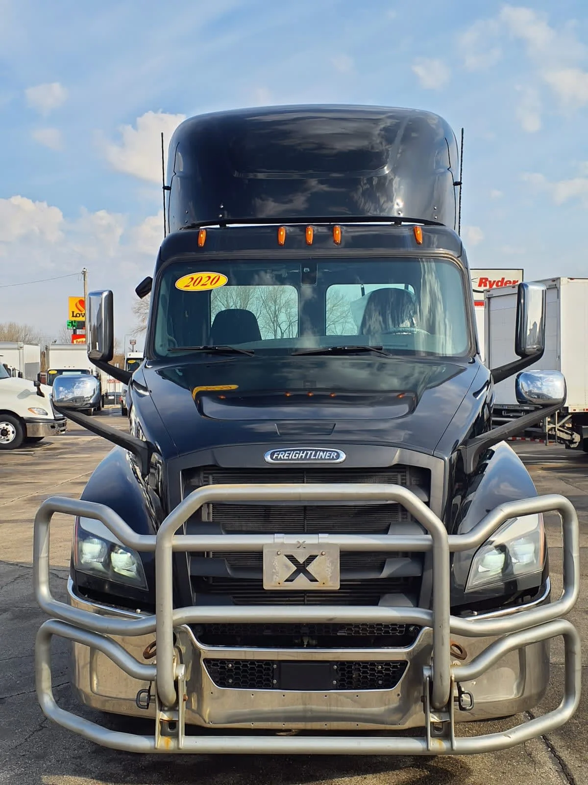 2020 Freightliner Cascadia in Oak Creek, WI — photo 2