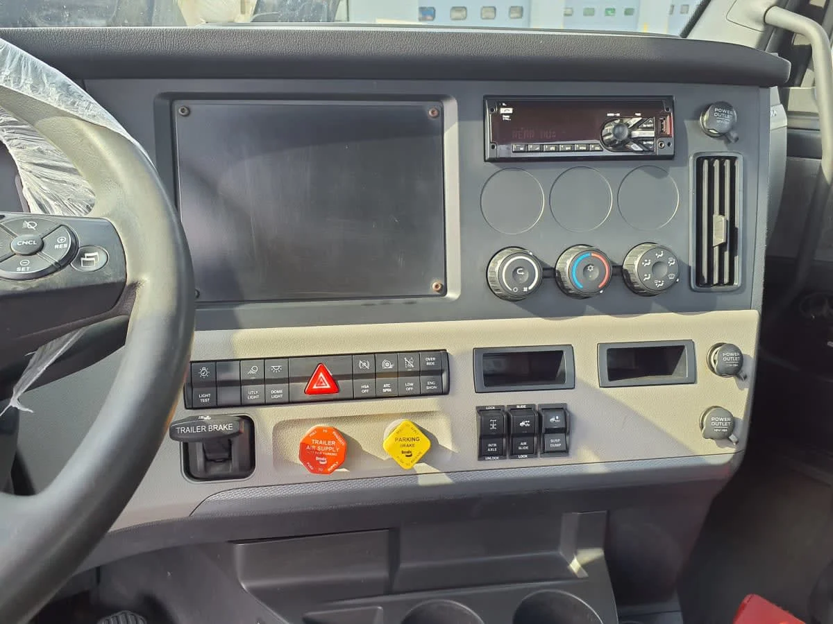 2020 Freightliner Cascadia in Oak Creek, WI — photo 12