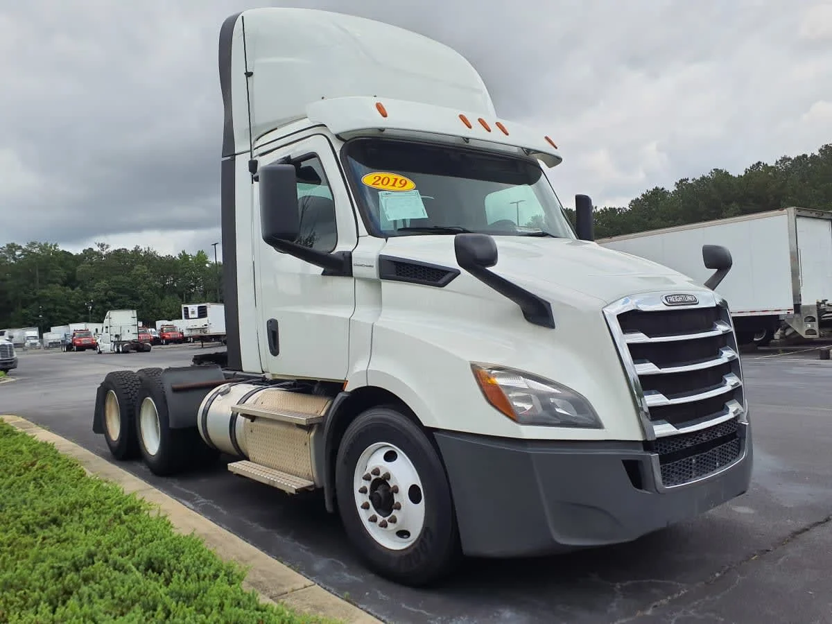 2019 Freightliner Cascadia in Atlanta, GA — photo 3