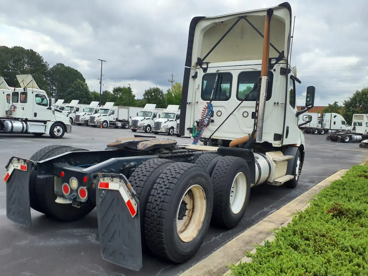 2019 Freightliner Cascadia in Atlanta, GA — photo 4