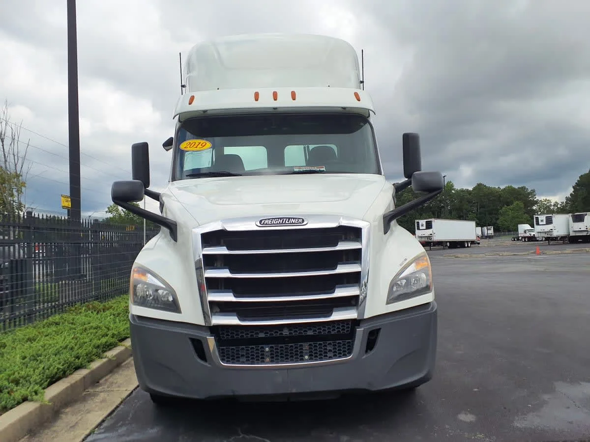 2019 Freightliner Cascadia in Atlanta, GA — photo 2